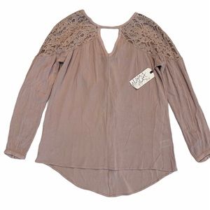 NWT MELROSE AND MARKET Long Sleeve Pullover Top